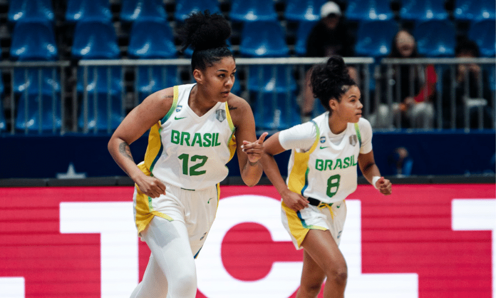 Damiris Dantas comemora cesta no jogo entre Brasil e Canadá na Americup Feminina