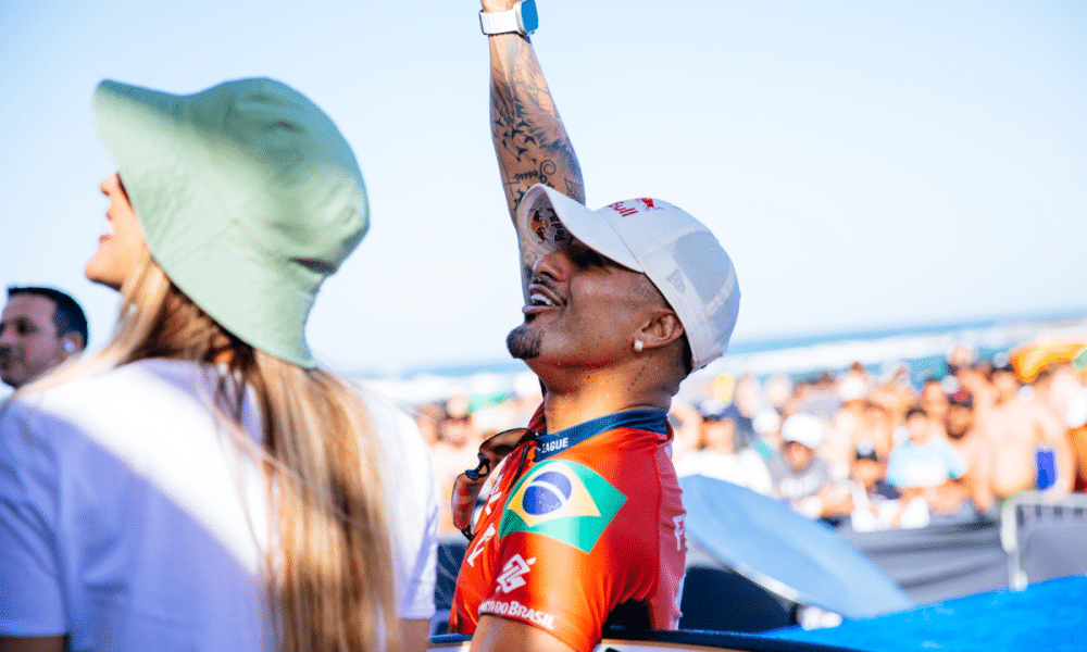 Italo Ferreira voando em saquarema WSL Surfe