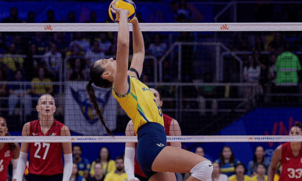 Júlia Kudiess tranquiliza após susto antes de partida contra a Turquia