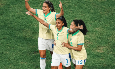 Kerolin comemorando gol com a seleção - FUTEBOL