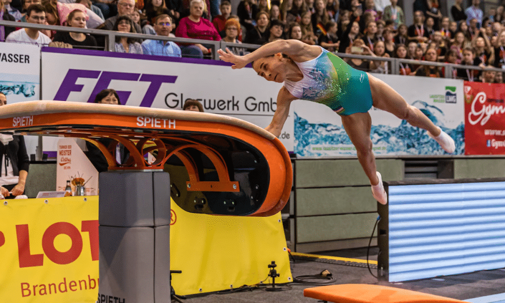 Oksana Chusovitina na Copa do Mundo de ginástica artística em Cottbus, na Alemanha, em fevereiro de 2025