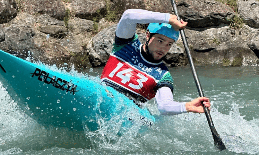 Pepê em ação no caiaque - K1 - Canoagem Slalom