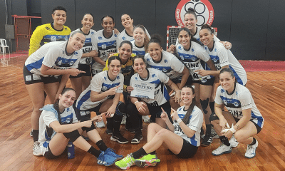 Jogadoras do Pinheiros comemoram vitória na Liga Nacional de Handebol