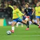 Dudinha chuta a bola no amistoso entre Brasil e Japão. Seleção Feminina subiu no ranking da FIFA com vitória