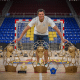 Thiagus Petrus posa para foto com seus troféus conquistados no BARCELONA