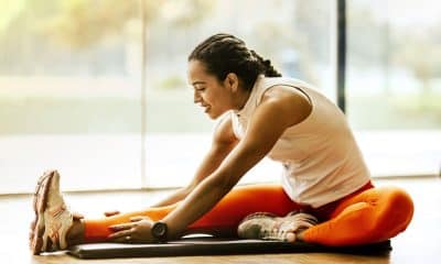 5 alongamentos para aquecer o corpo antes de treinar no inverno