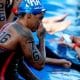 Braço esquerdo de Ana Marcela jorrando sangue após a disputa dos 5 km no Mundial de Esportes Aquáticos