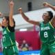 Manu Alves e Sther comemoram a vitória sobre a Argentina no Mundial Sub-19 de basquete feminino