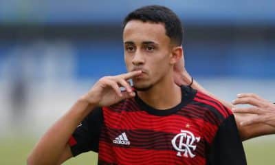 Matheus Gonçalves marcou dois gols no empate de 2 a 2 entre Flamengo e Botafogo pelo Brasileirão Sub-20