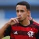 Matheus Gonçalves marcou dois gols no empate de 2 a 2 entre Flamengo e Botafogo pelo Brasileirão Sub-20