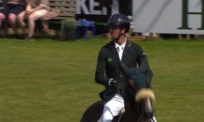 Na imagem, Pedro Muylaert com seu cavalo Quax 76 no meio do percurso.