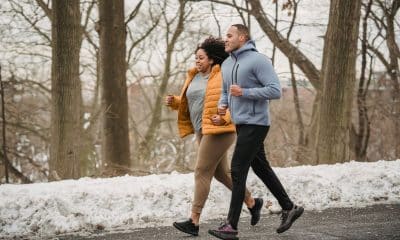 Por que fazer exercícios ao ar livre no frio pode melhorar sua imunidade ➡️ Benefícios do contato com o ambiente e a luz solar.