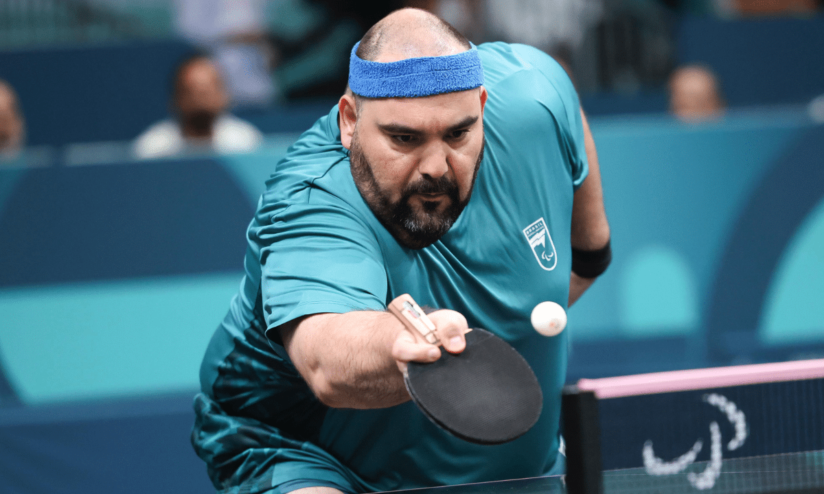 Claudio Massad do tênis de mesa paralímpico - atleta cobra transparência da CBTM