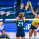 Gabi ataca a bola contra o bloqueio da Itália na final para o Brasil na VNL Feminina