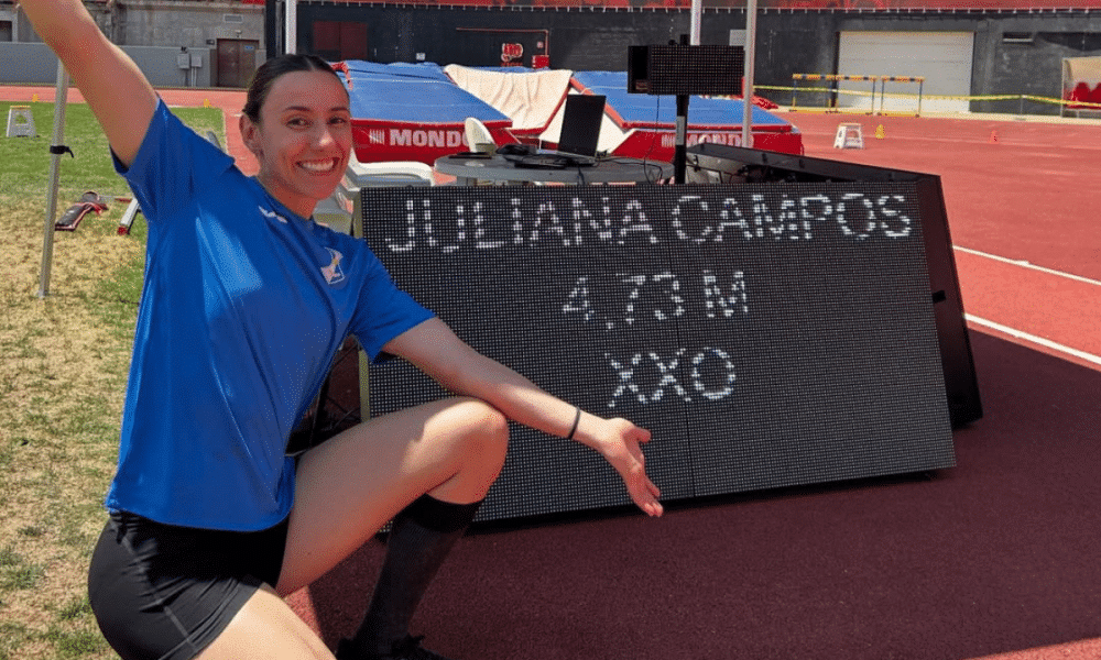 Juliana Campos comemora sua melhor marca no salto com vara