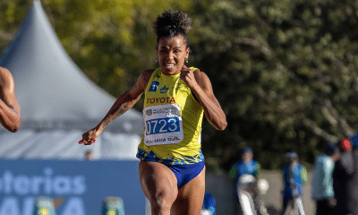 Rayane Soares quebra o recorde mundial dos 100m T13 no Troféu Brasil de Atletismo. Ela corre utilizando um uniforme amarelo com shorts azul e tem o número 723 estampado no peito