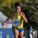 Rayane Soares quebra o recorde mundial dos 100m T13 no Troféu Brasil de Atletismo. Ela corre utilizando um uniforme amarelo com shorts azul e tem o número 723 estampado no peito