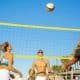 Vôlei de praia e conexão social- treino, amigos e bem-estar