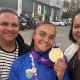 Eduarda Bastos e pais Fernanda e Murillo após o ouro nos 63 kg feminino do judô nos Jogos Pan-Americanos Júnior Assunção-2025