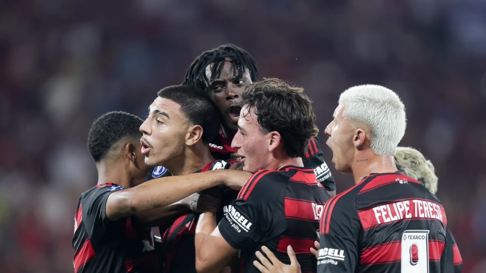 Na imagem, time sub-20 do Flamengo comemorando gol.