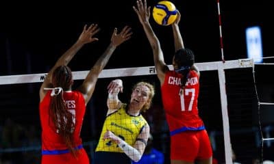 Júlia Bergmann ataca na vitória contra Porto Rico pelo Mundial de vôlei feminino