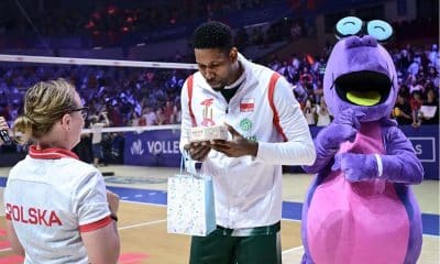 Wilfredo León foi homenageado antes do jogo contra o Japão, que aconteceu no dia de seu aniversário de 33 anos