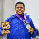 Pedro Silvestre com a medalha de prata do individual geral da ginástica artística de Assunção-2025