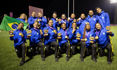 Yarinhas posam para foto com medalha de ouro dos Jogos Pan-Americanos Júnior Assunção-2025
