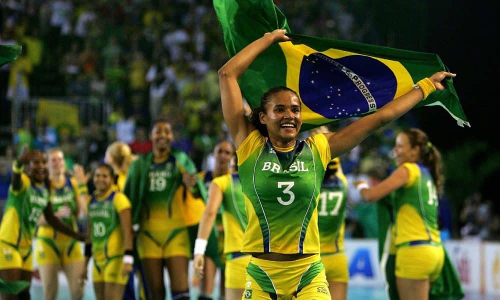 Alexandra Nascimento comemora a medalha de ouro no handebol feminino nos Jogos Pan-Americanos Rio-2007