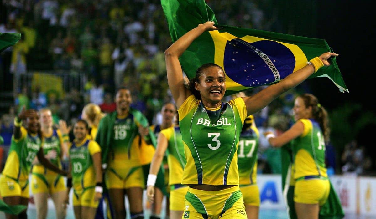 Alexandra Nascimento comemora a medalha de ouro no handebol feminino nos Jogos Pan-Americanos Rio-2007 mundial de handebol feminino