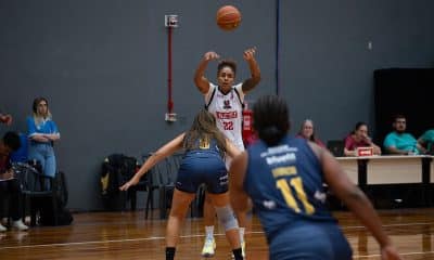 Na imagem, armação de jogada por parte da equipe do Sesi Araraquara.