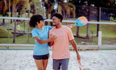 Esporte como socialização- o que o beach tennis nos ensina sobre saúde e amizade