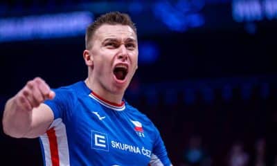 Lukas Vasina comemora a vitória da Tchéquia sobre a Tunísia pelas oitavas de final do Mundial de vôlei masculino