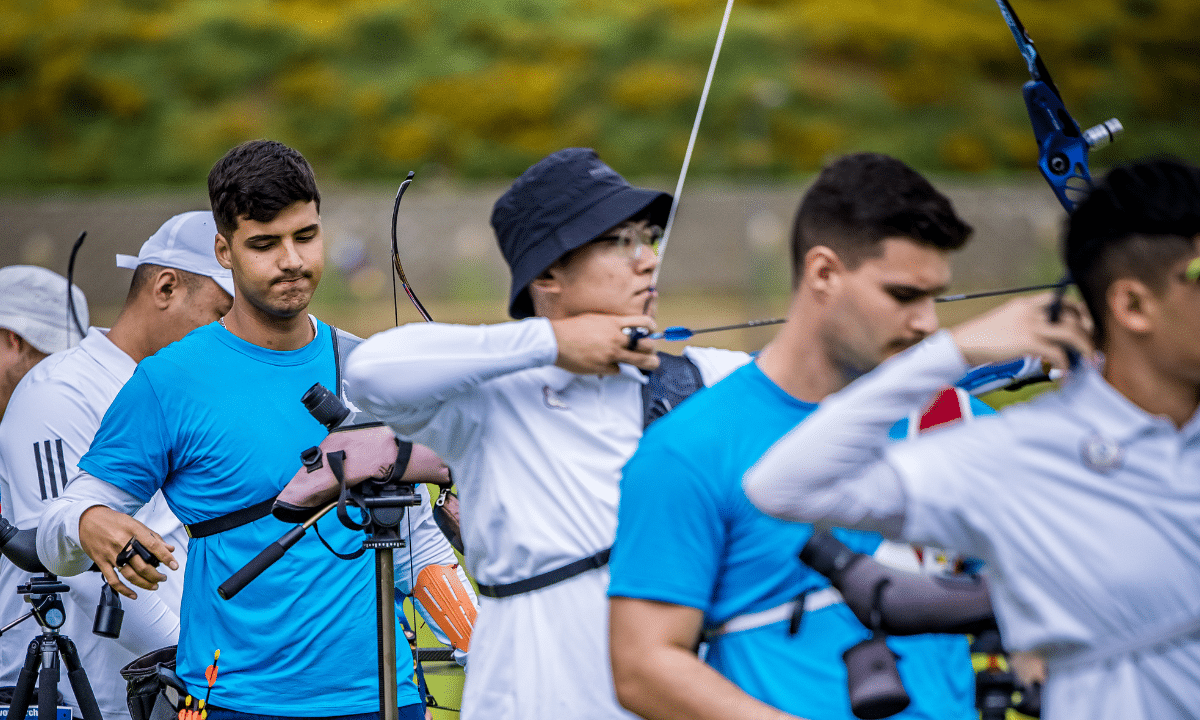 Matheus Gomes e Mateus Ely, ambos de azul (World Archery)
