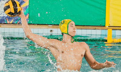 Jogador do Brasil anota gol contra a Argentina no Pan-Americano Sub-15 de polo aquático
