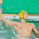 Jogador do Brasil anota gol contra a Argentina no Pan-Americano Sub-15 de polo aquático