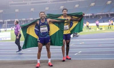 Ricardo Mendonça e Christian Gabriel comemoram a dobradinha do Brasil nos 100 m T37 do Mundial de atletismo paralímpico