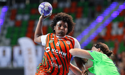 Mari Fernandes em jogo do Zagleibe Lubin na Liga Polonesa de Handebol