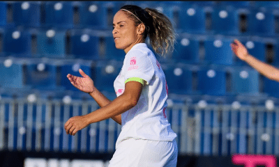 Mônica comemorando gol de pênalti pelo Madrid