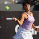 Nauhany silva ataca com um forehand no jogo contra Carol Meligeni Alves no SP Open
