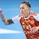 Paty Matieli em jogo do Zagleibe Lubin na Superliga Polonesa de Handebol