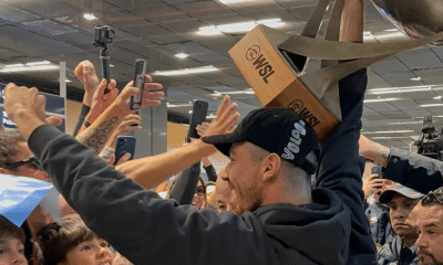 Yago Dora campeão mundial de surfe troféu wsl recepção aeroporto de florianópolis