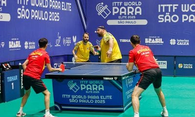 Na imagem, Luiz Filipe Manara e Cláudio Massad, ao centro, iniciando o ponto com saque.