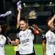 Na imagem, jogadoras do Corinthians comemorando.