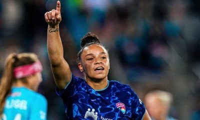 Na imagem, Dudinha comemorando o seu segundo gol na noite.