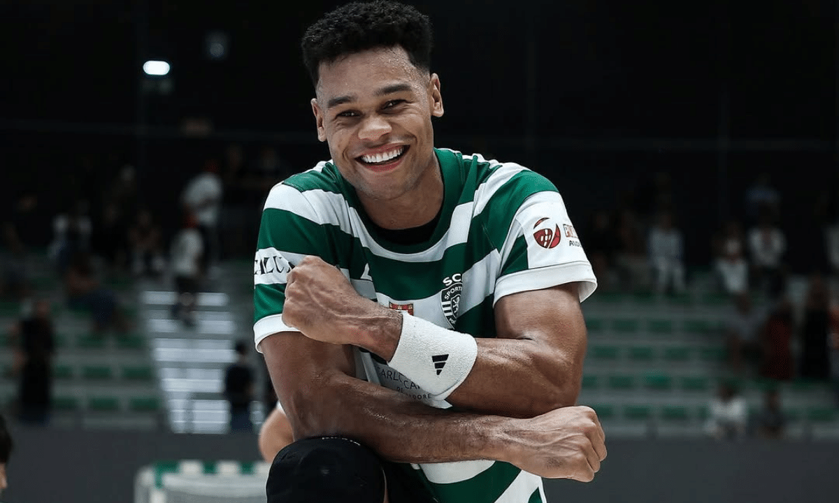 Edy Silva esteve entre os brasileiros que venceu neste domingo no handebol europeu