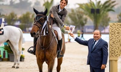 Na imagem, Luiz Felipe Neto de Azevedo recebendo premiação montado em sua montaria.