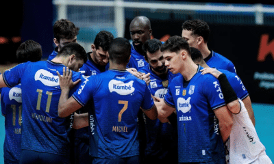 Time do Minas comemora ponto no Mineiro Masculino de Vôlei (foto: Hedgard Moraes/MTC)