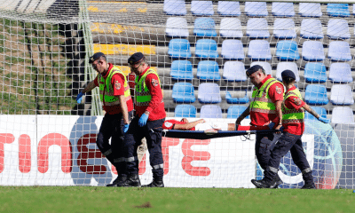 Nycole Raysla é retirada de campo em maca em partida do Benfica contra Valadares Gaia