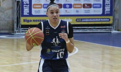 Na imagem, Lee Lisboa conduzindo a bola para o ataque de Taubaté.